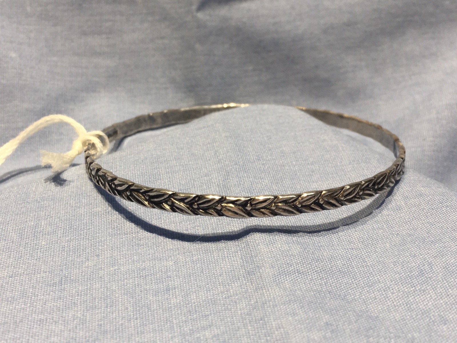 925 Sterling Bangle Bracelet Size 7 Leaf Design 8.8 Grams