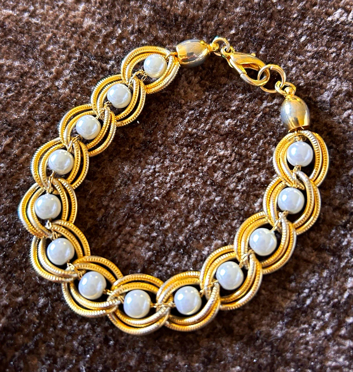 Vintage Gold Tone Textured Link Bracelet Faux Pearl with Lobster Clasp