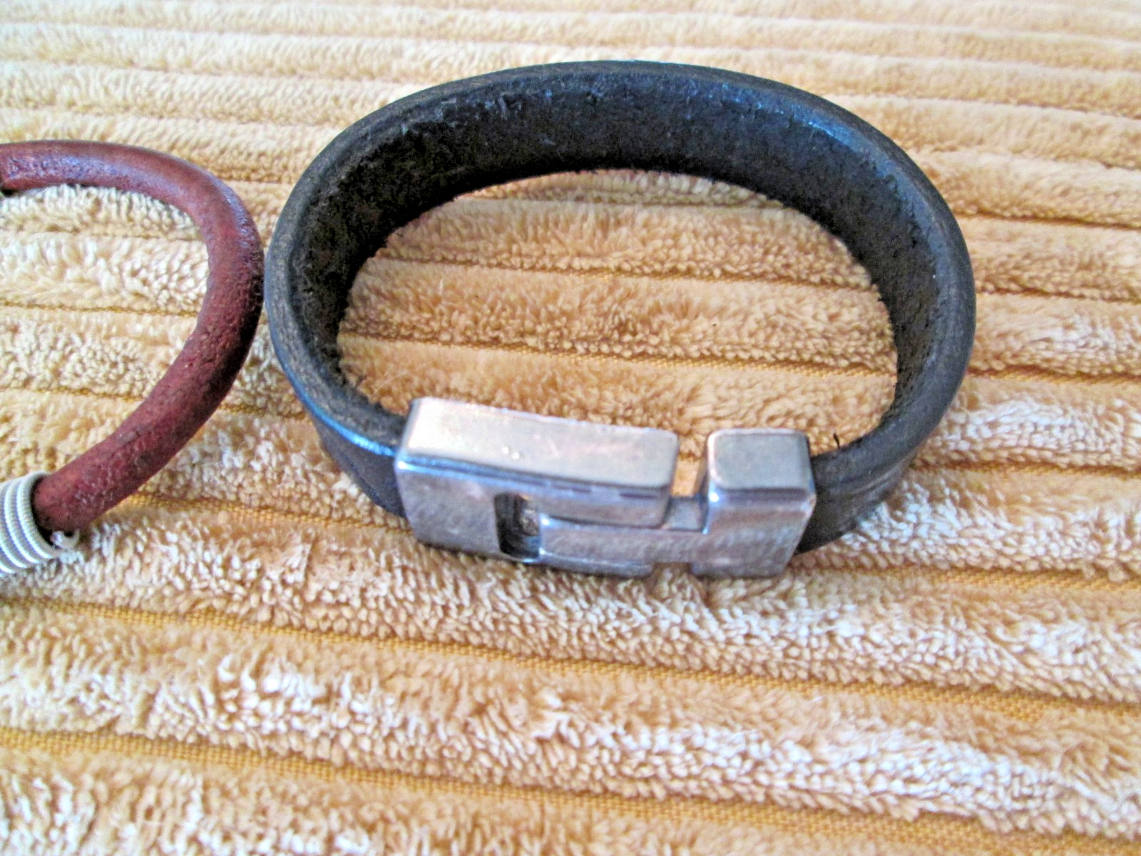 Lot of 3 Leather 2 x Brown 1 x Black With Silver Trim Magnetic Close Bracelets