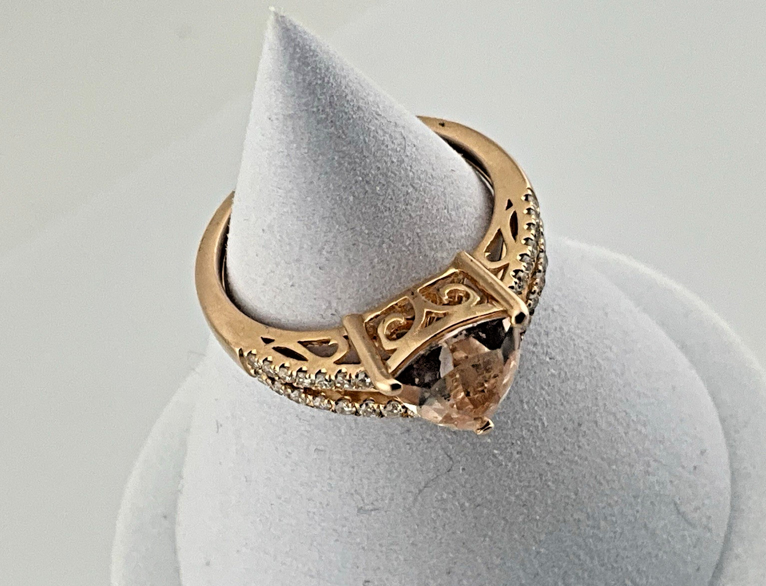 14k Rose Gold 1.0cttw Trillion Morganite, .30cttw Nat Diamond Ladies Ring SZ 7