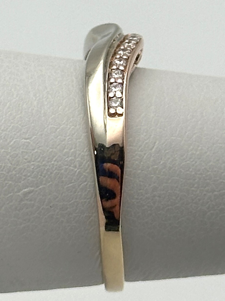 14k Two Toned Rose / White Gold Ring with 0.20cts of Diamonds Size: 8.25