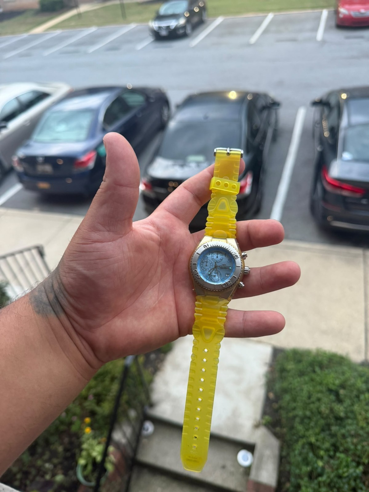 Chronograph Sport Analog Wristwatch Silver Case Yellow Plastic Strap Round Dial