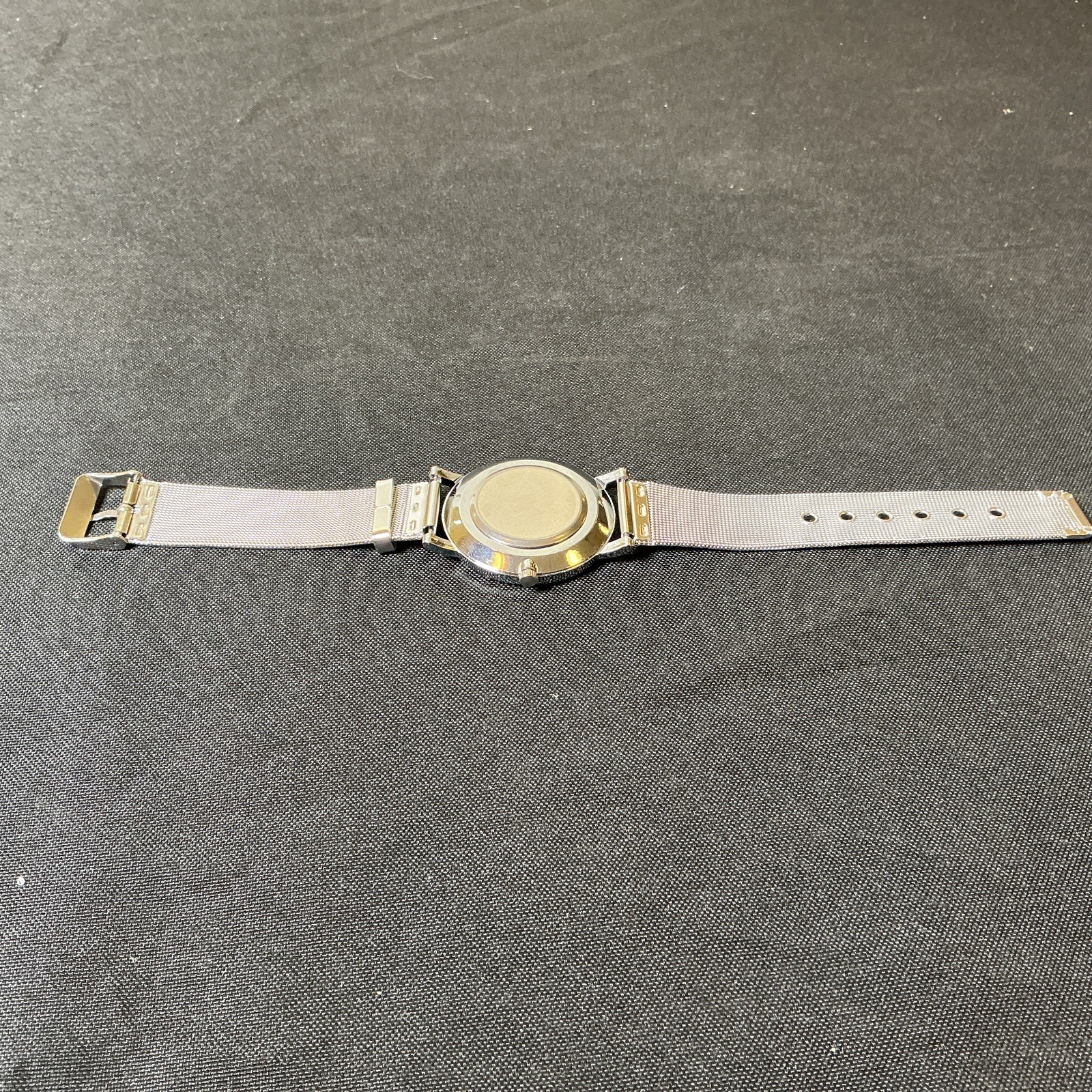 Unbranded Numberless Silver Tone Mesh Wrist Watch