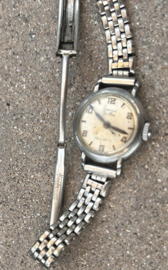 Vintage JUVENIA Ladies’ Hand-Wound Watch Working Condition Engraved By Kreisler