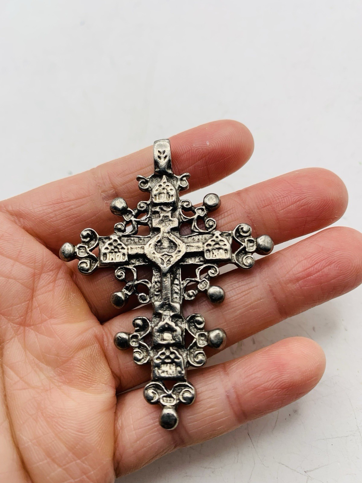 Vintage 1992 Metropolitan Museum of Art Silver Tone Byzantine Cross Cleo Pendant