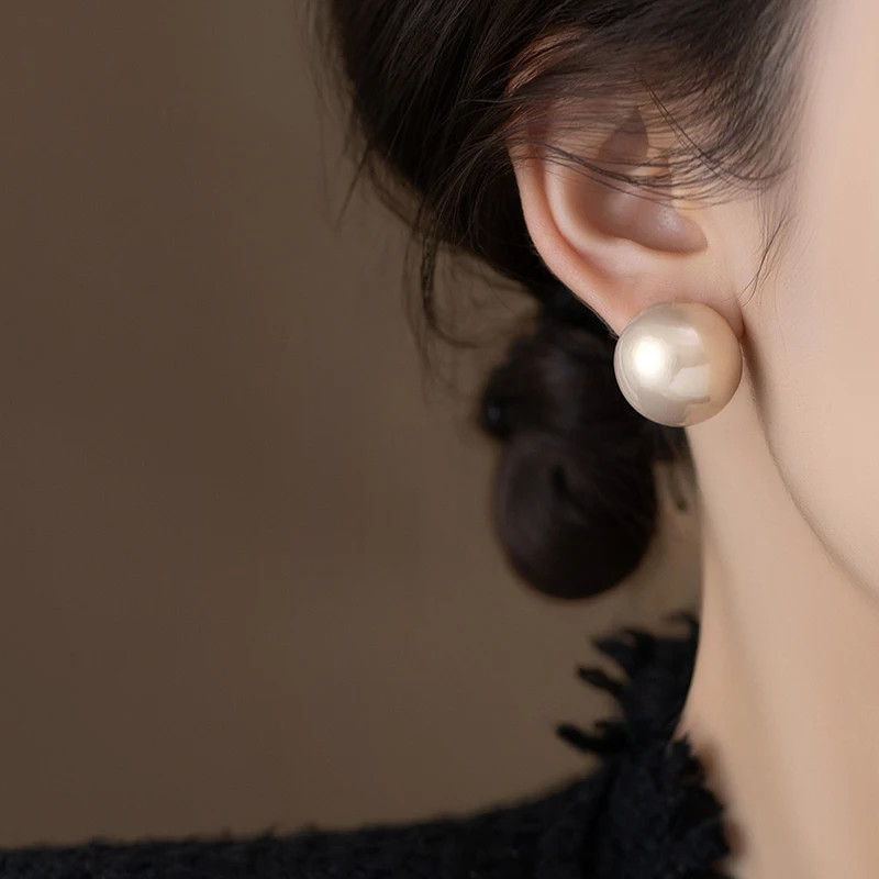Women’s Minimalist Gap Imitation Pearl Stud Earrings Fashion Commuter Jewelry