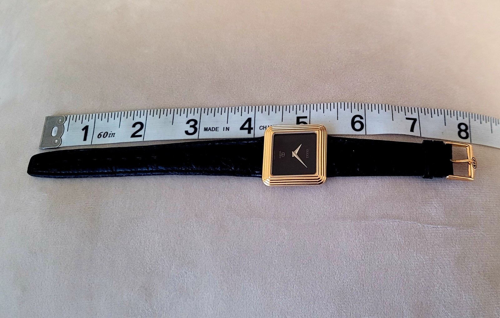 Gucci Ladies💃Watch,Authentic Swiss Made,Beautiful,Scratch Free Crystal,28MM CS