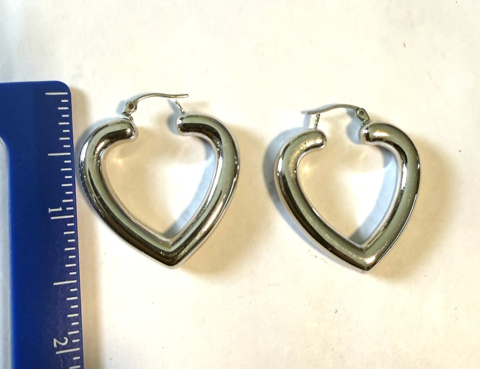 Chunky Thick Hoop Heart Shape Earrings Pierced Hinged Latch Back Closure 1.5″