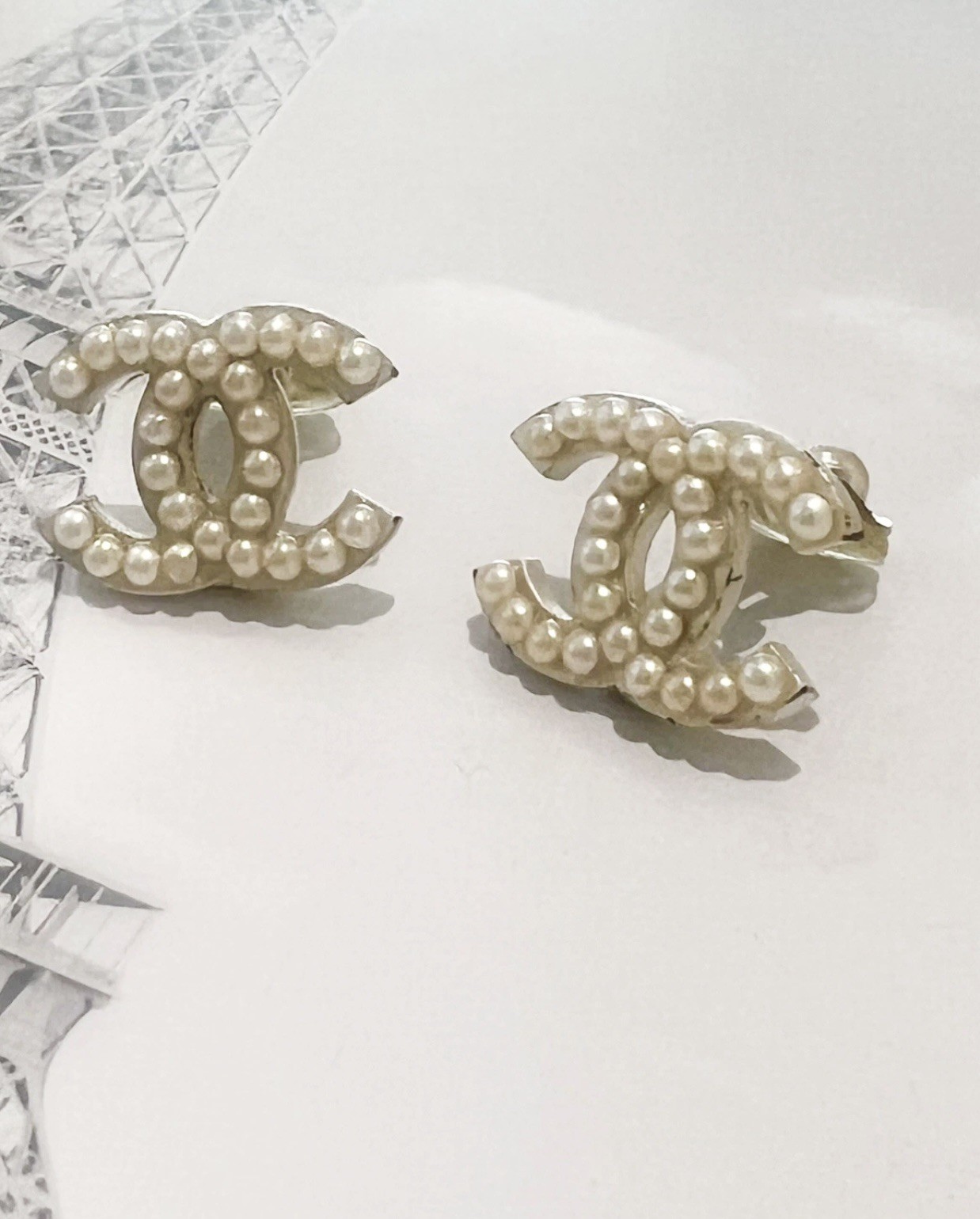Authentic Chanel CC Logo Pearl Clip-On Earrings Classic Luxury Made in France