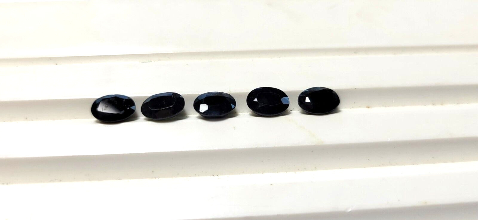 5.40 Carats Blue Sapphire 5 Pieces Oval Shapes 6.9mm x 5mm Unset Gems
