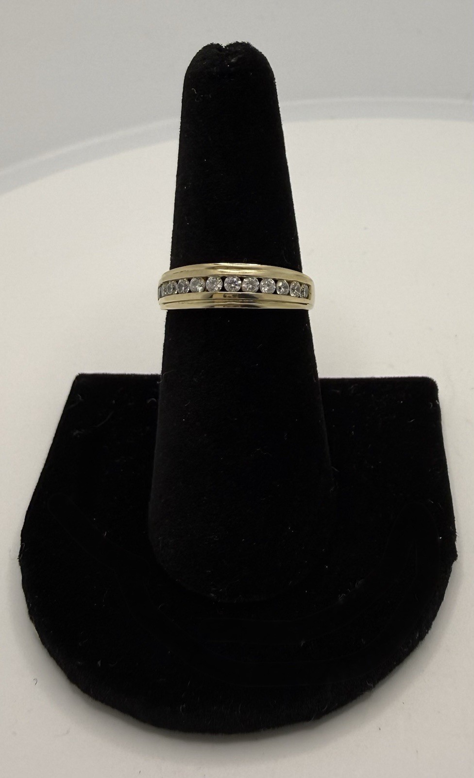 14 K Gold Ring. Size 7. (total weight 2.4g)