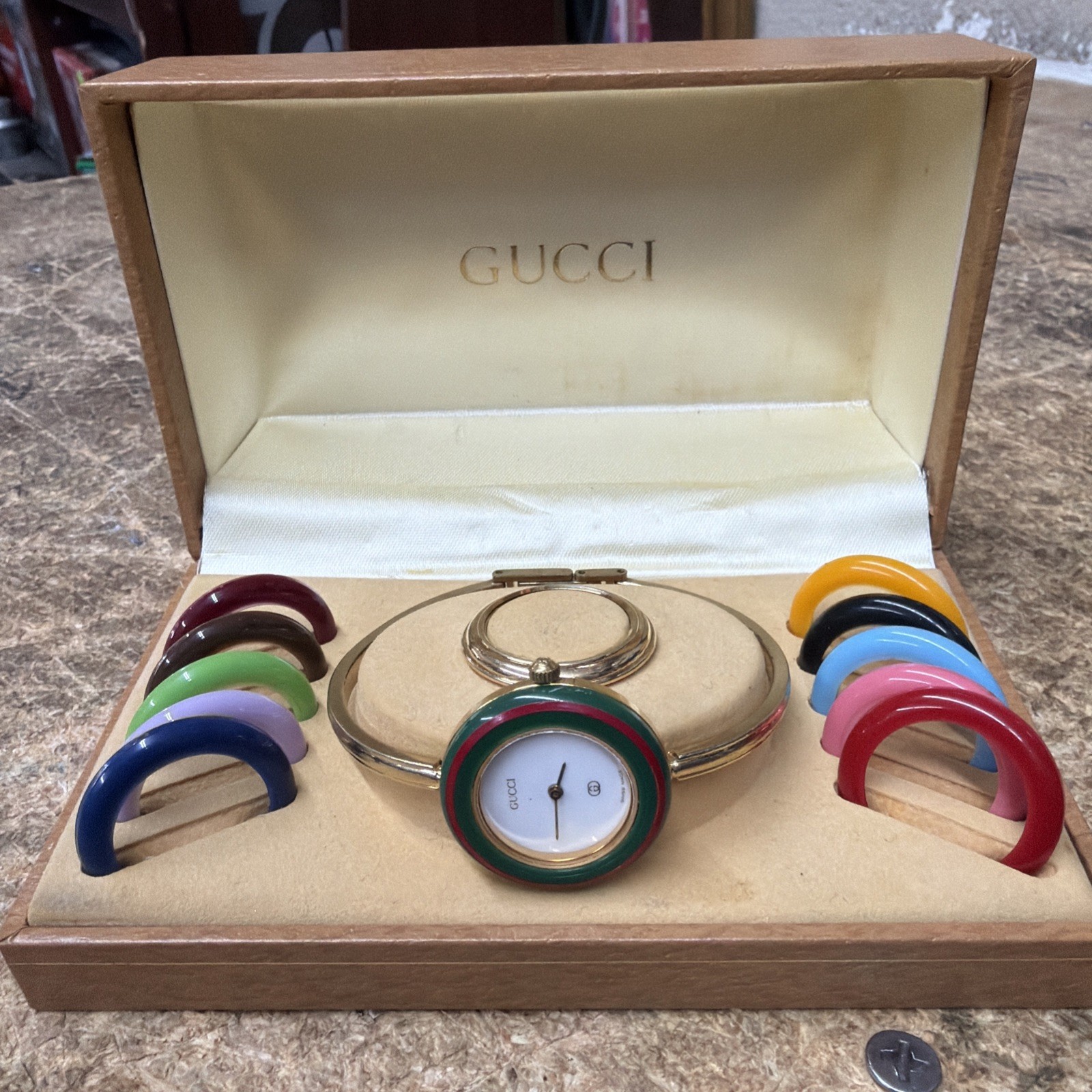 Vintage Gucci 1100-L Women’s Bangle Watch w/Original Box & 12 Bezels *RARE*