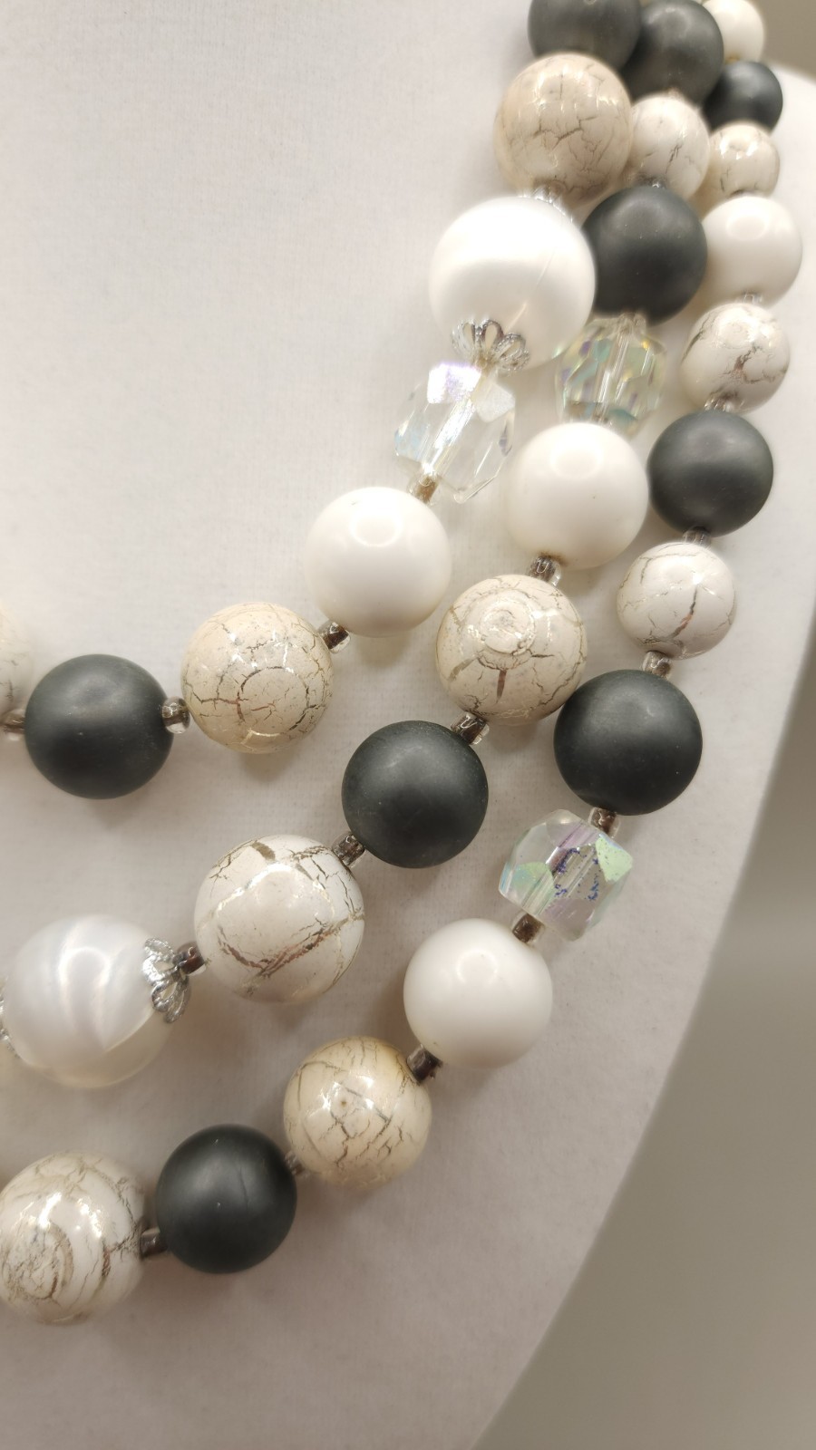Vintage 50s-60s JAPAN 3 Strand Gray White Acrylic Beaded Statement 14″ Necklace