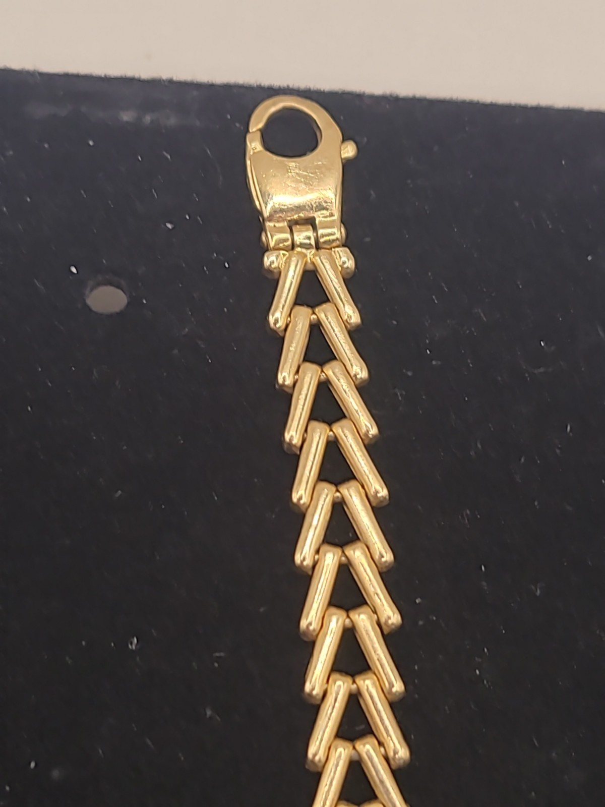 Bracelet 14kt gold. 8.25 in. 13.48 G. Dominique. Chevron design.