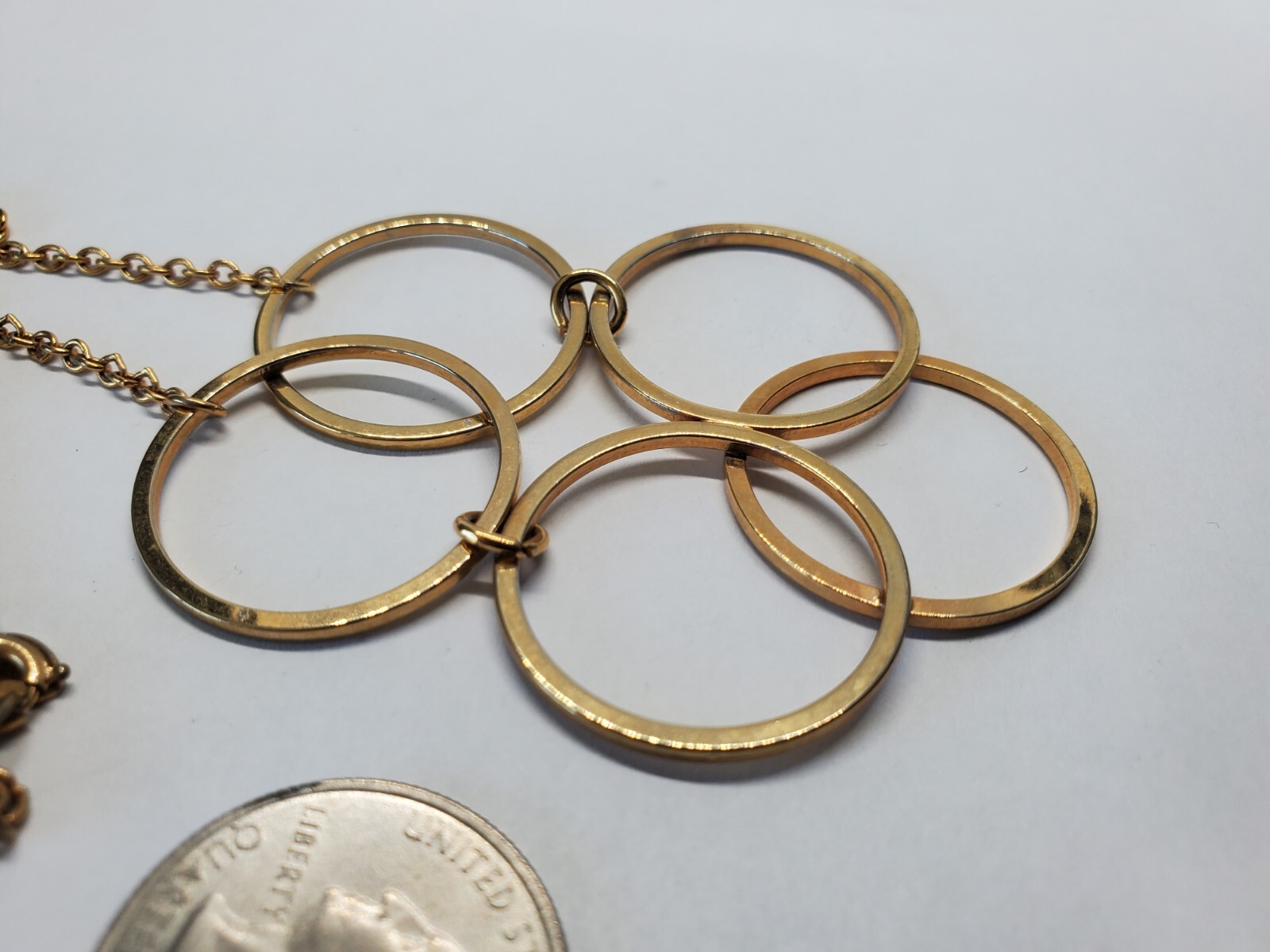 Vintage Avon Gold Tone Interlocking Circle Ring Necklace 70s 18.5″