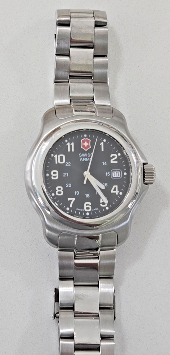 Victorinox Swiss Army Mens OFFICERS 1884 Black Dial Stainless 42mm 24706