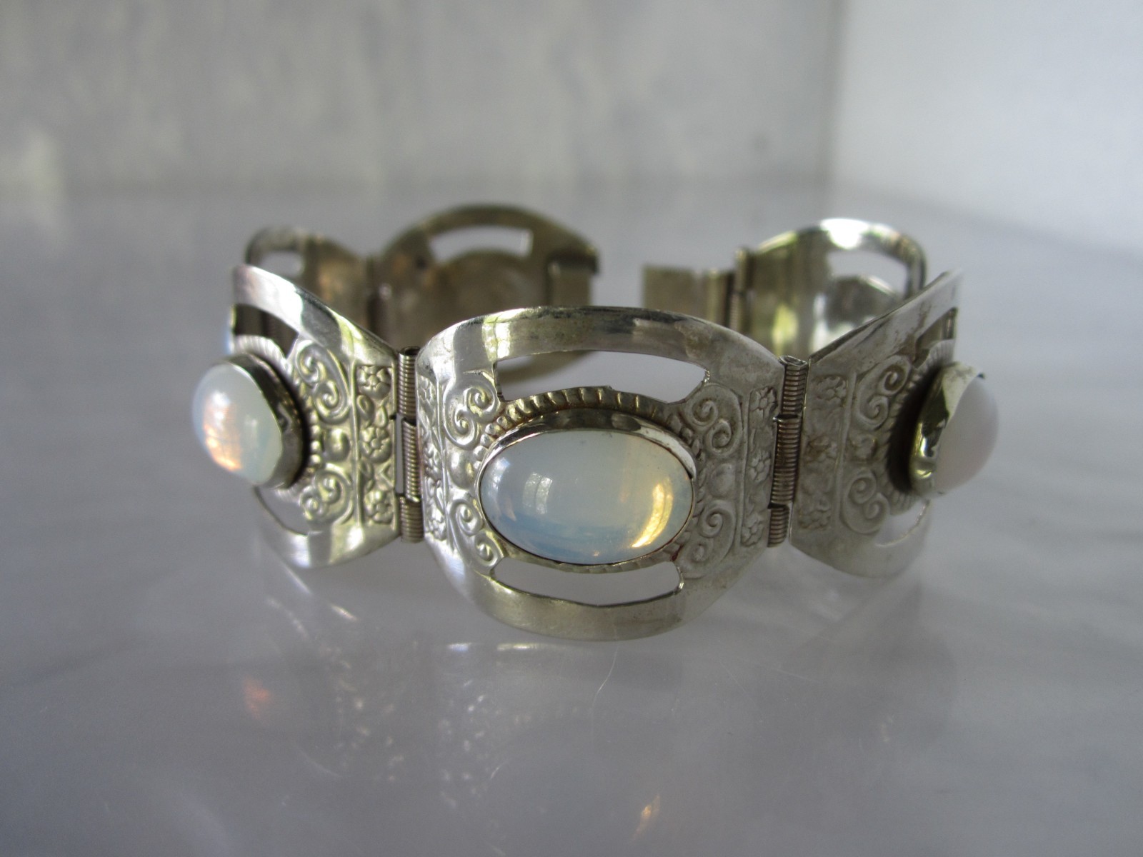 VTG 1960’s TAXCO MEXICO SOLID STERLING SILVER FAUX OPAL / WHITE OPALITE BRACELET