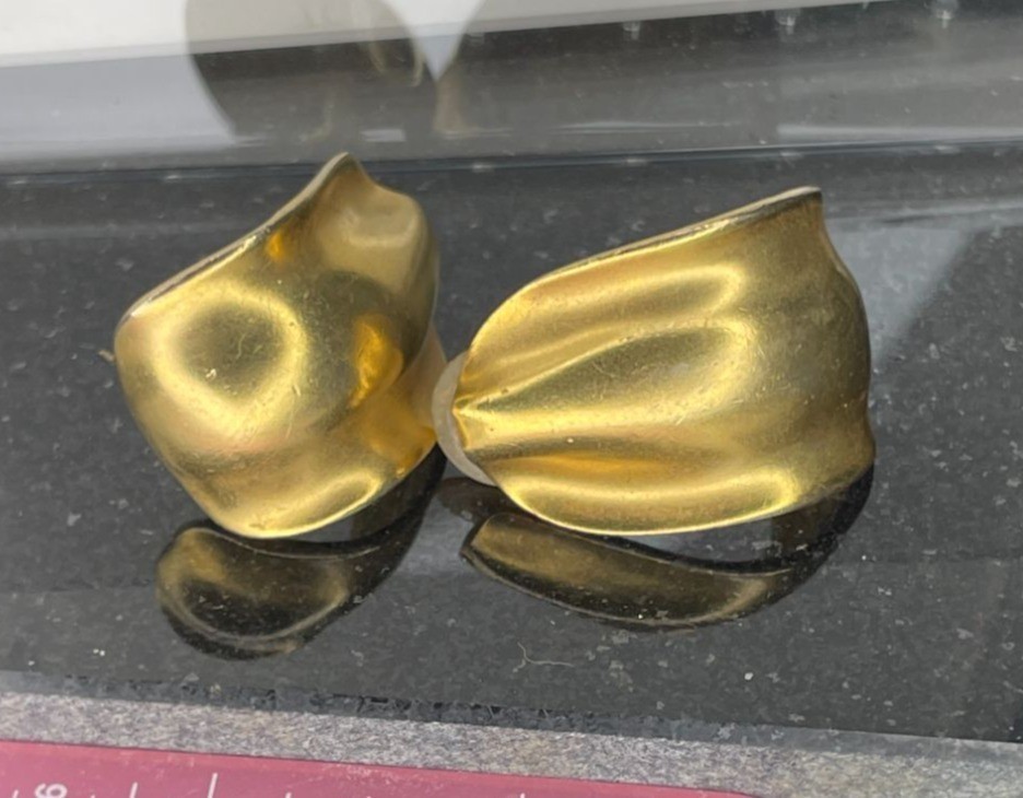Vintage Modernist Gold Tone Liquid Metal Sculpted Shield Post Stud Earrings 1.5