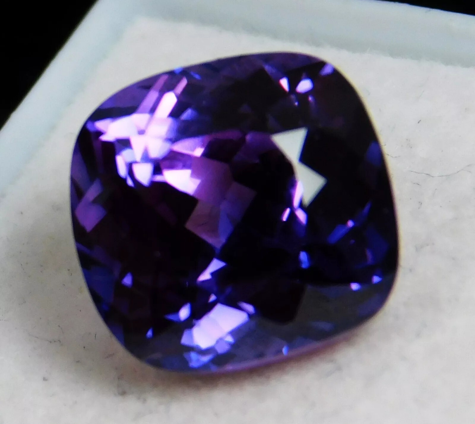 Purple-Blue Color-Change Sapphire Certified 7-9 Ct Natural Cushion Cut Gemstone