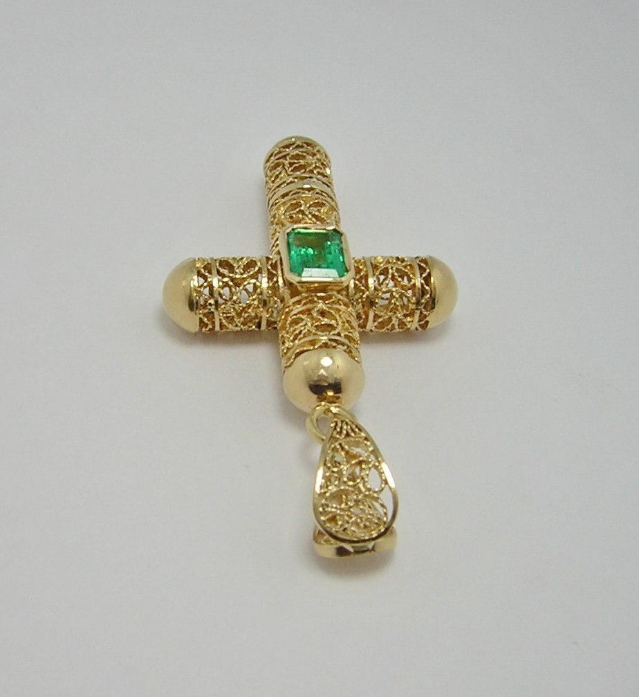 Colombian Emerald Filigree Cross Pendant Square Shape 0.85 Cts 18K Gold Fine Muz