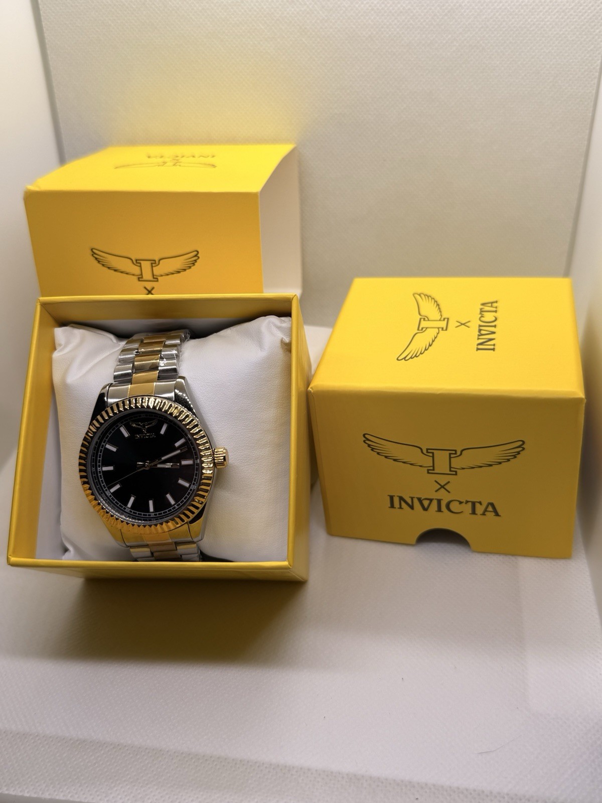 Invicta Men’s Quartz Two-Tone Stainless Bracelet Black Dial Fluted Bezel Box