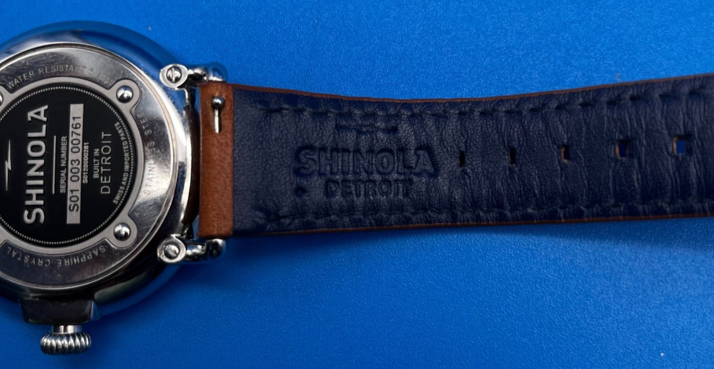 SHINOLA ARGONITE 1069 WITH BROWN LEATHER BAND (BAD BATTERY)