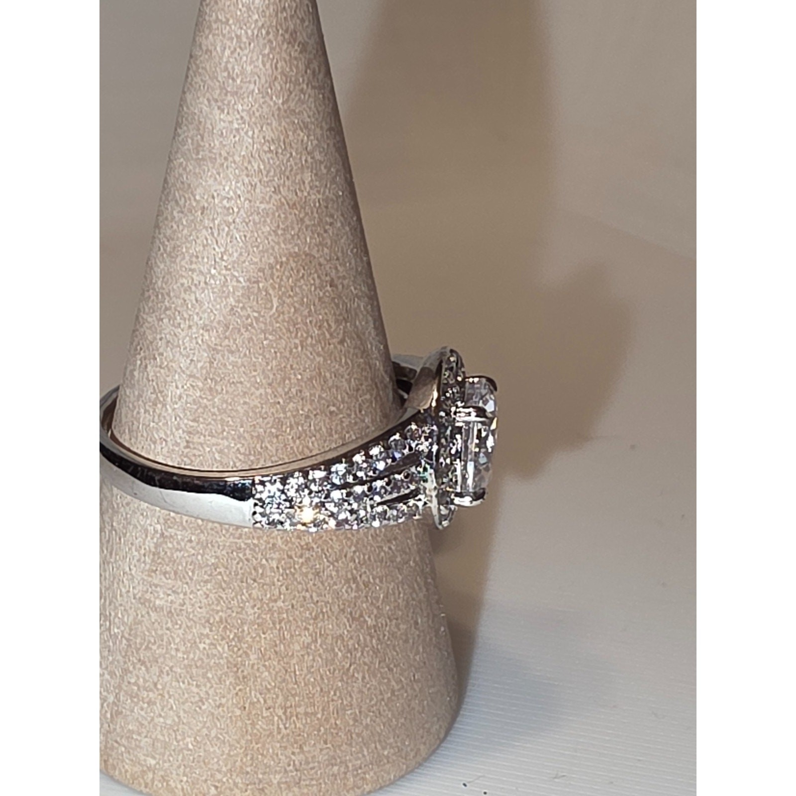 RBP 5618 , Ring Bomb Party Ring, Endless Daydream, Size 8, NWT Rhodium Plating