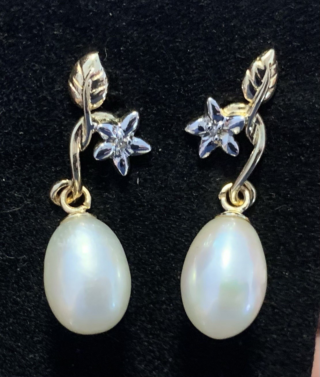 Vintage 14K Yellow And White Gold Round White JCM Pearl Dangle Earrings