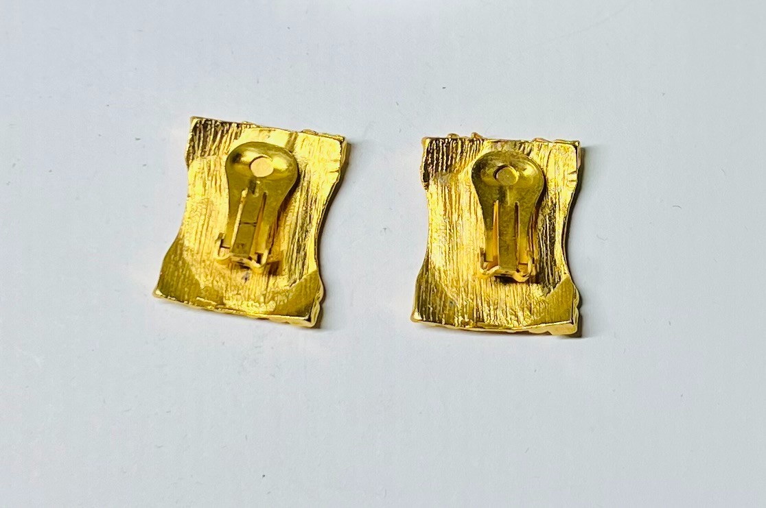 Vintage Bijoux Terner Gold Frame Victorian Picture Clip Earrings w/Original Card