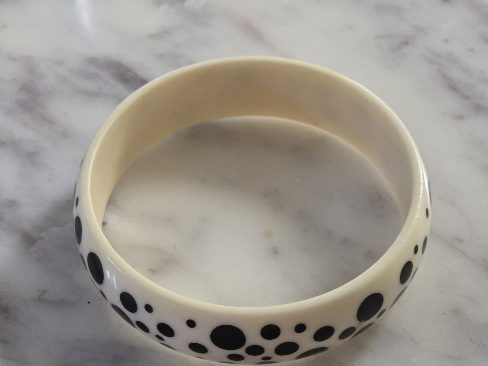 VTG LOT 4 BRACELETS GEOMETRIC BLACK & WHITE AVON POLKA DOT CREAM BROWN CLAMPER