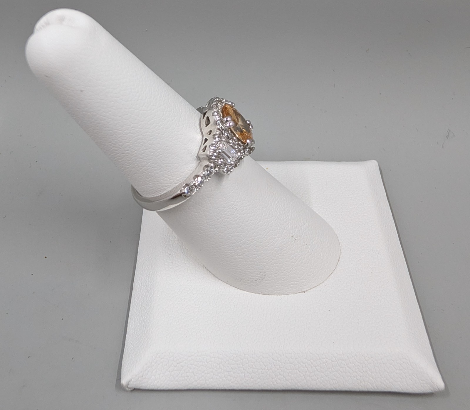 Vintage Sterling Silver 925 Oval Peach Stone Ring with CZ – Stamp BE – Size 6.5
