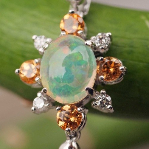Adorable Full Opal Mandarin Garnet Pendant with Diamonds 0.67 0.07 ct with