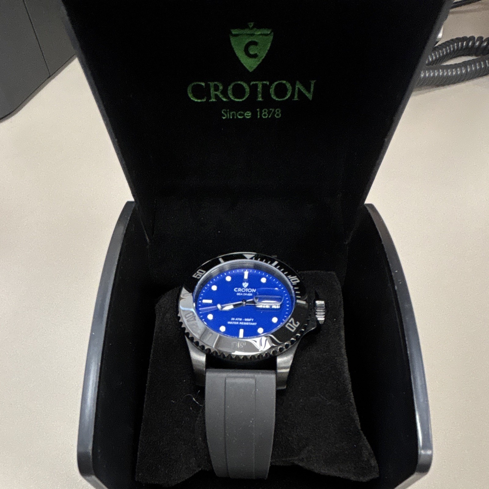 Croton Sea Diver Quartz Diver 200m Date Blue Dial Black SS Case Rubber