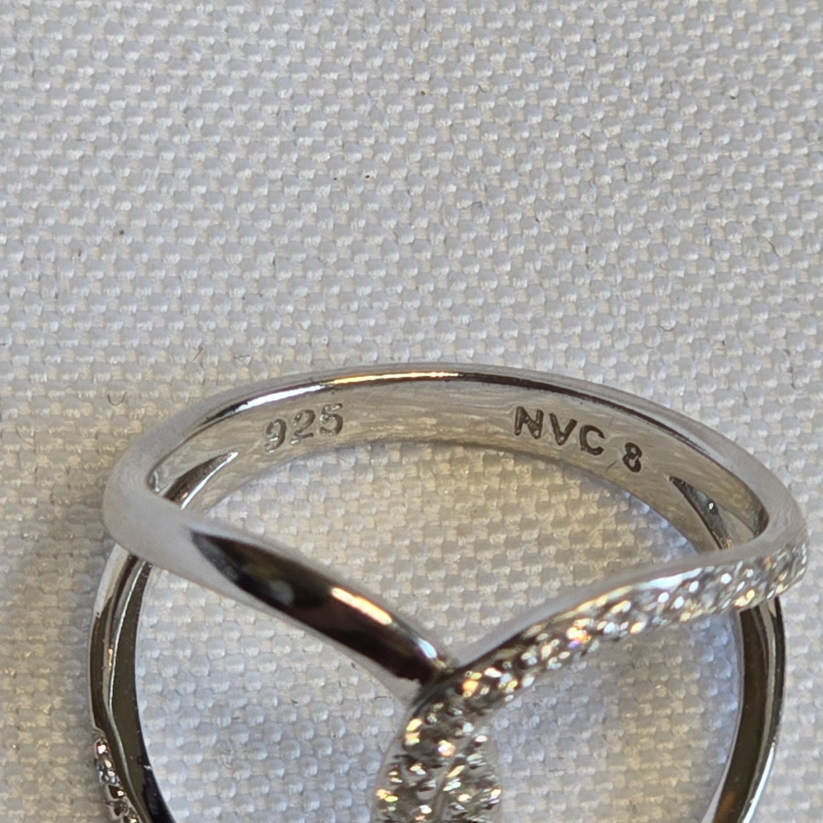 Sterling Silver Ring 3.17g Fine Jewelry Size 8 Band Clear Stones *READ*