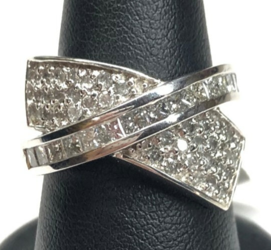 NEW 18k White Gold Crossover Ring, 1.35ctw Natural Diamonds (Size 7.5) 9.6 gram