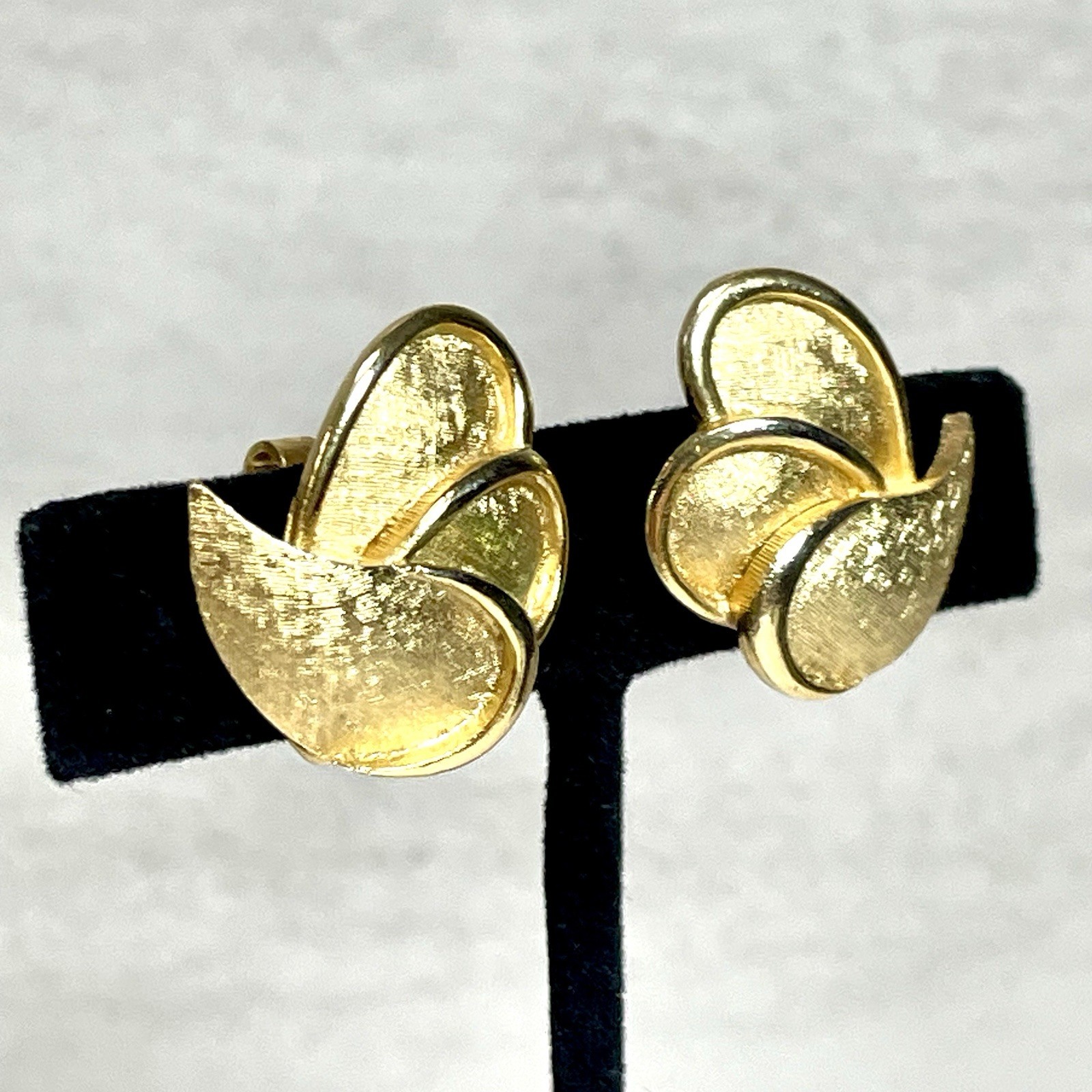 Vintage Signed Crown Trifari Brushed Gold Tone Leaf Clip On Earrings Mid Century