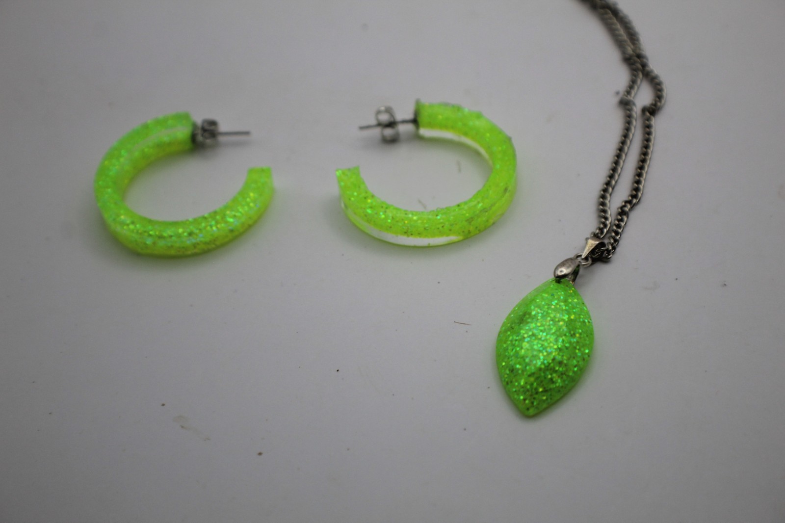 Bright And Shiny Resin Jewelry Set Hoop Earrings And Matching Pendant Necklace