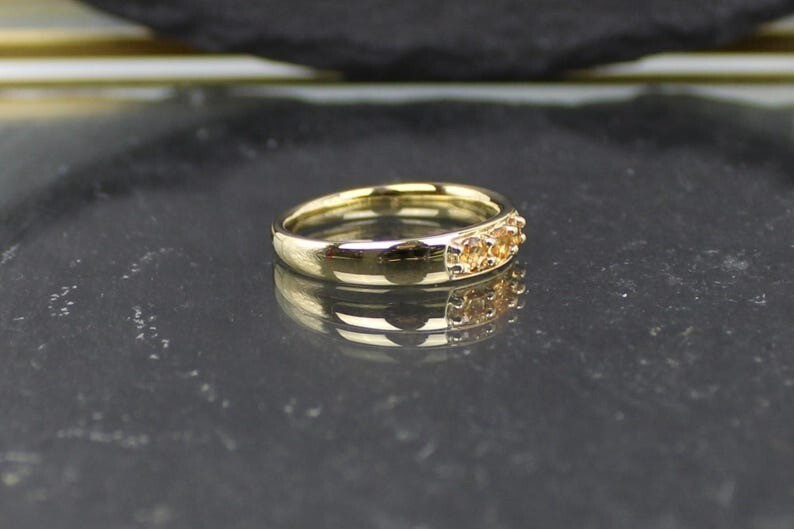 Mandarin Garnet Gold Ring in 375 Yellow Gold, 9 Carat