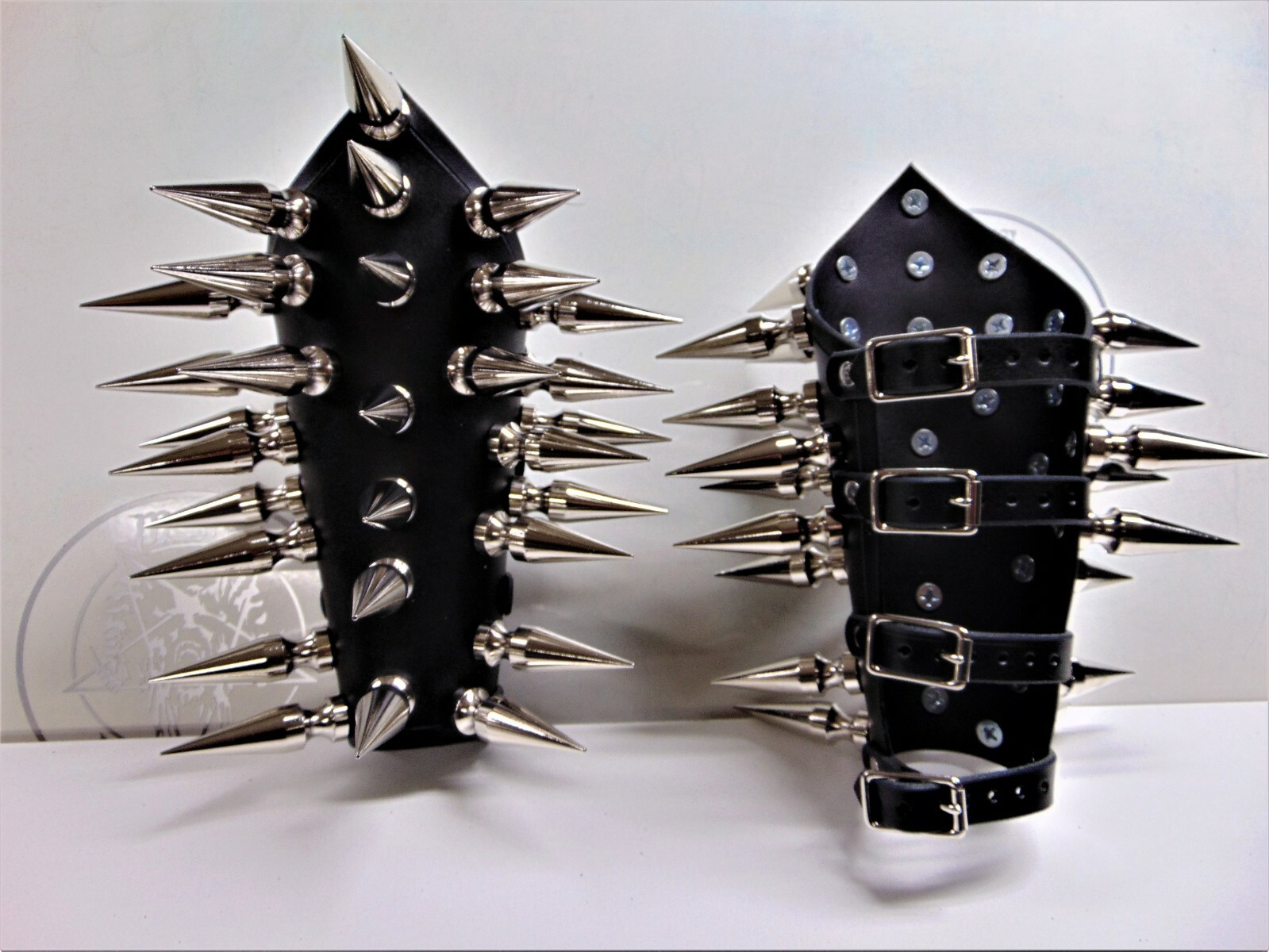 LEATHER GAUNTLET GIANT SPIKED .BLACK METAL (MDLG0044)….. CRAFT