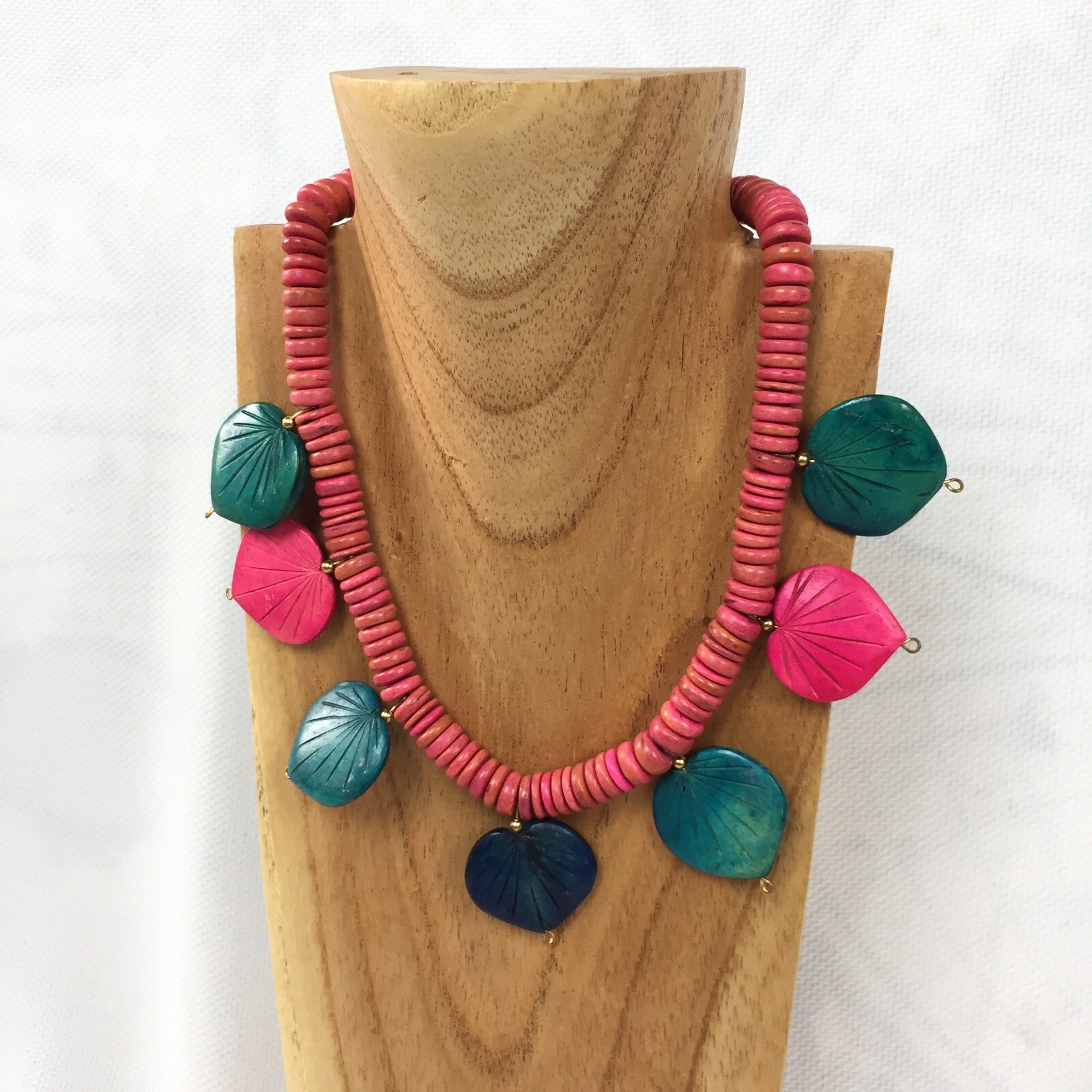 Vtg Tropical Wood Paradise Pink Leaf Necklace Womens Chunky Choker Necklace