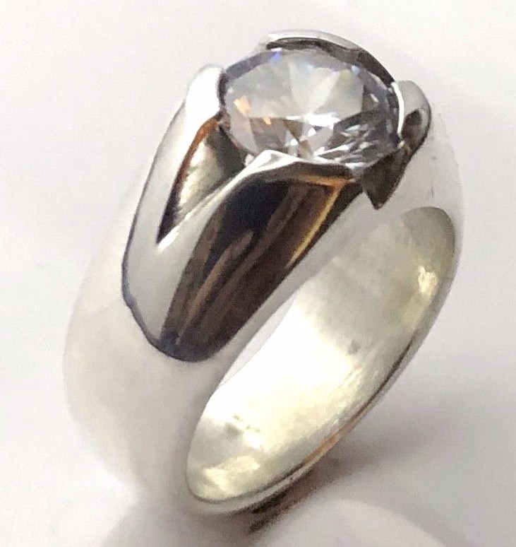 MJG STERLING SILVER MEN’S RING.V GROOVE. 10MM CUBIC ZIRCONIA. PRONG SET. SIZE 10