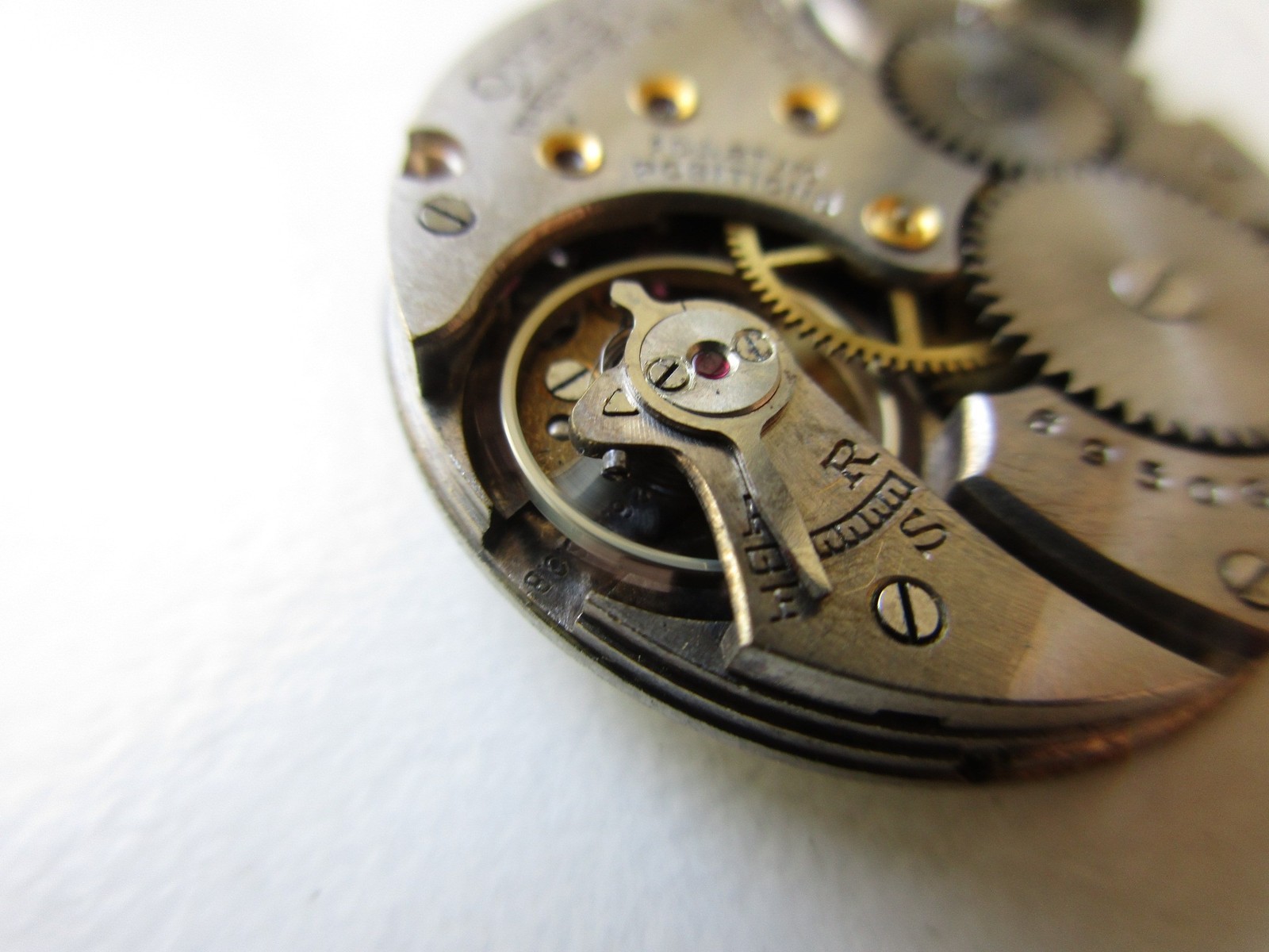 Omega cal. 26.5 S.O.B adj. 2 pos Swiss vintage watch movement – running