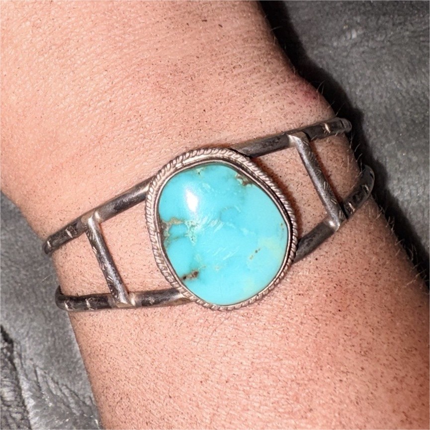 Vintage Indian Turquoise Pear Bezel-Set Silver Cuff Bracelet Unisex Ethnic