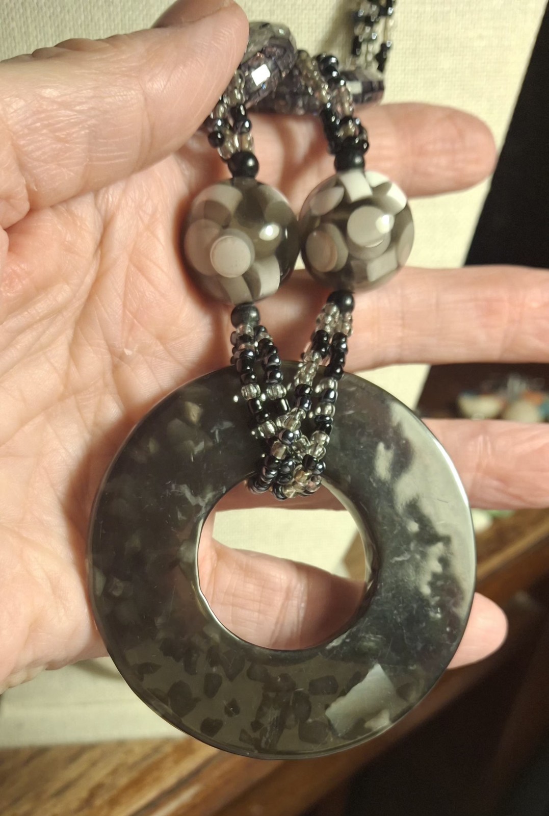 Pre-owned no brand pendant necklace with multi-beads, black, gray, white..MOP