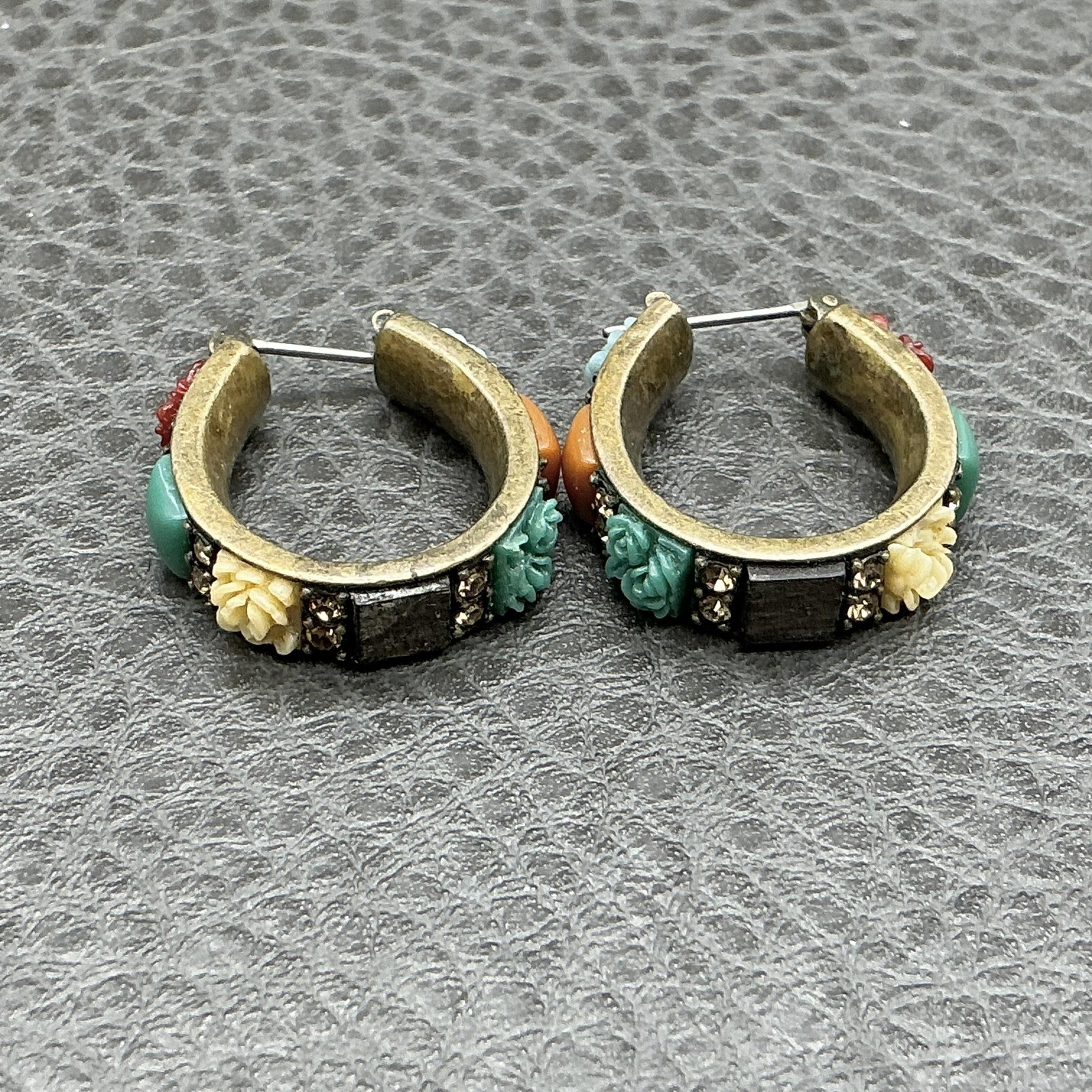 Liz Claiborne Multicolor Floral Carved Resin Rhinestone Hoop Earrings Brass Tone