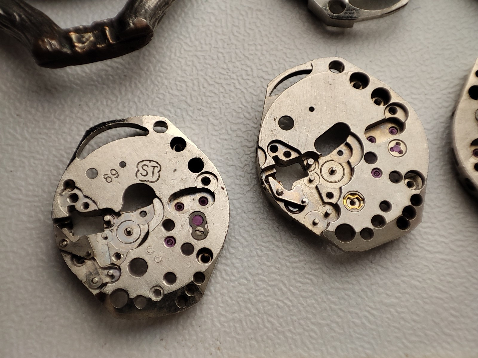 FHF ST 69 FHF 69-2 FHF ST 691 FHF 69-21 Watch Main Plate movement axis lot