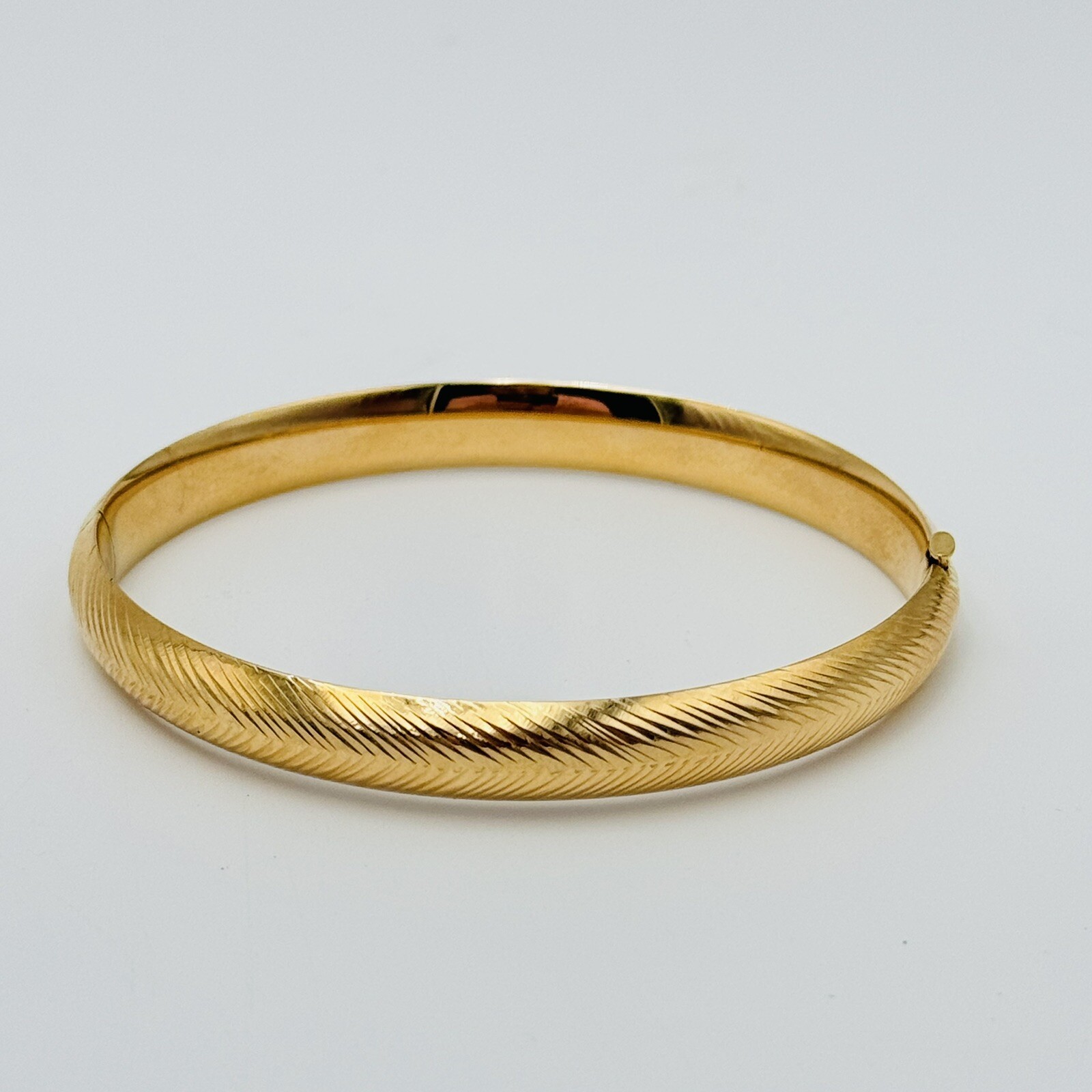 EternaGold 14k Yellow Gold Etched Bangle Bracelet Dominican Republic 7.6g 7.4”