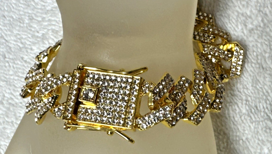 BLING Gold Tone Sparkly Rhinestone Open Link Focal Clasp Bracelet b147
