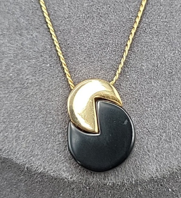 Vintage Crown Trifari Pacman Pendant Necklace Gold-tone & Black Acrylic 18″ Rare