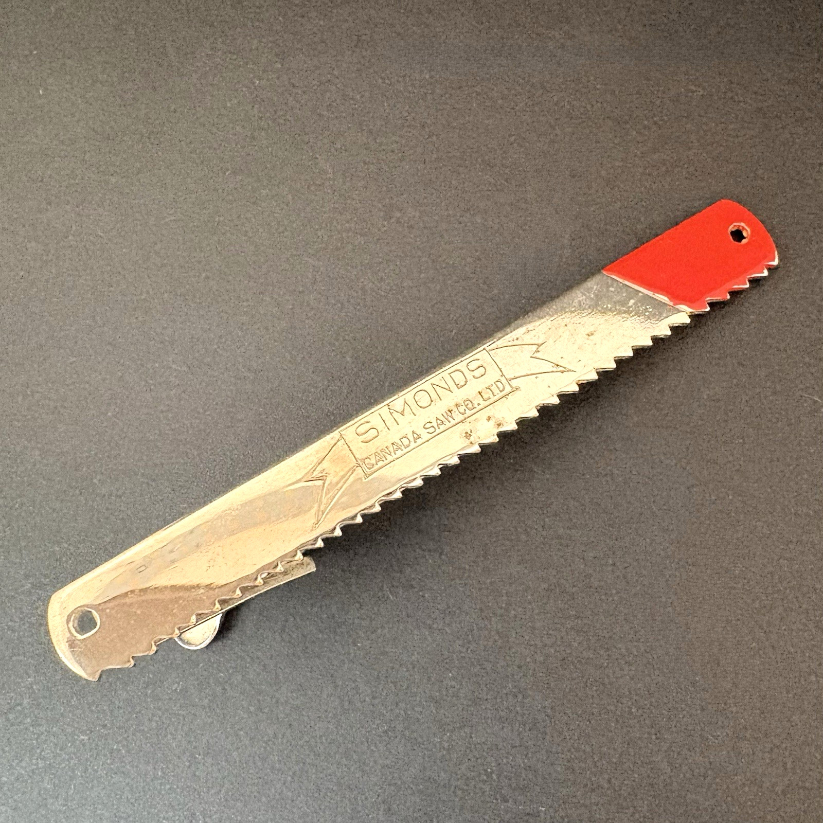 Vintage Simonds Canada Saw Co. Ltd Hack Saw Blade Tie Bar Clip Tools 1.75″